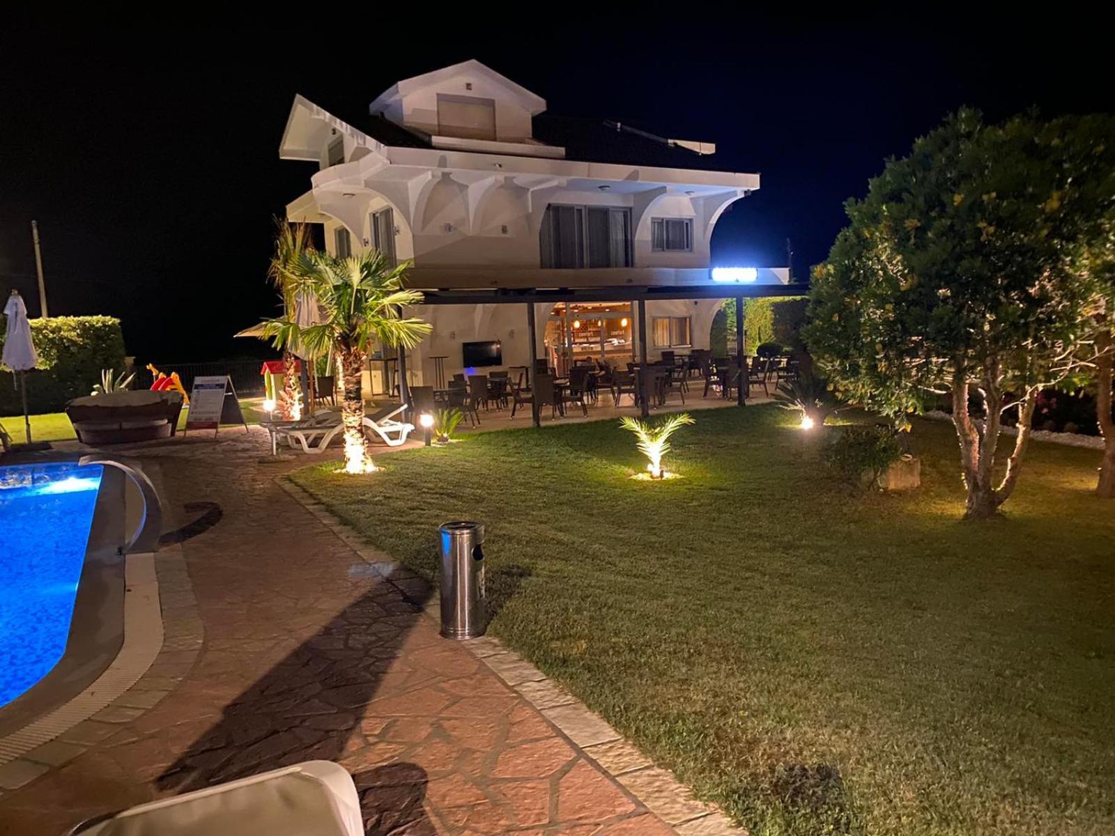 Hotel Comfort & Villas Donji Stoj Exterior foto